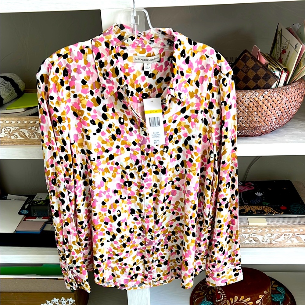 NWT Alexander Jordan White/pink abstract Button-Up Blouse. Size Medium.